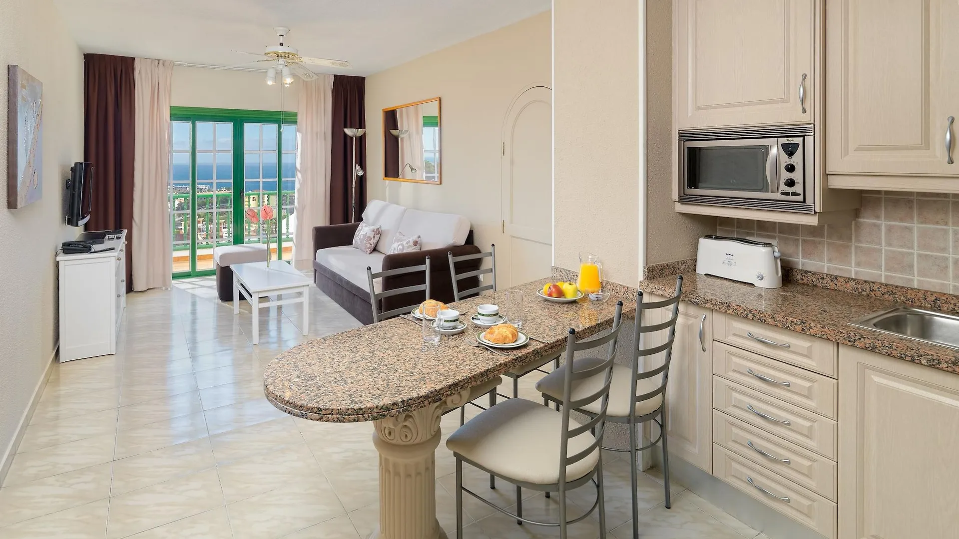 Ξενοδοχείο με διαμερίσματα Regency Torviscas Apartments And Suites Costa Adeje